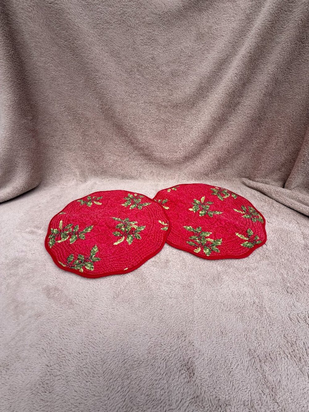 Reversible Quilted Christmas Placemats Set of 2 Holly Berry Red Plaid 14"